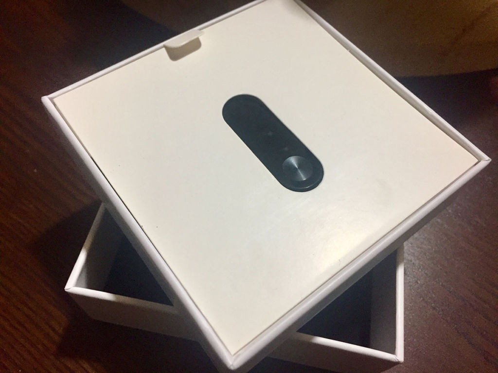 Otvorená krabica Xiaomi Mi Band 2