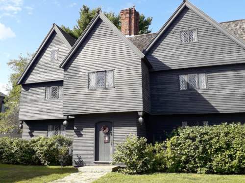 Čarodejnícky dom, Salem
