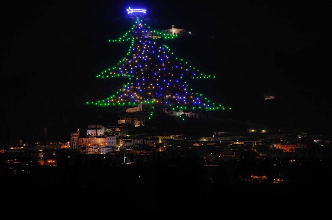 Vianočný stromček na Mount Ingino
