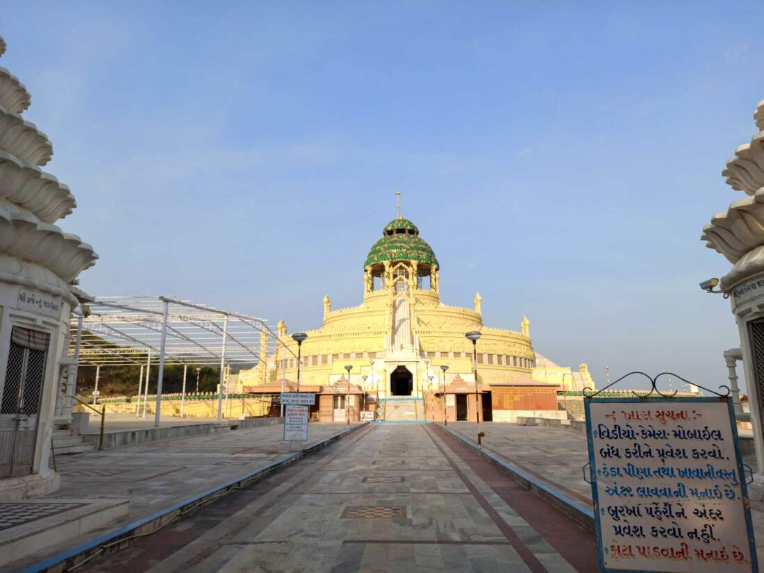 Tirthadhiraj Shatrunjaya Shree Adishwar Dada Main Temple