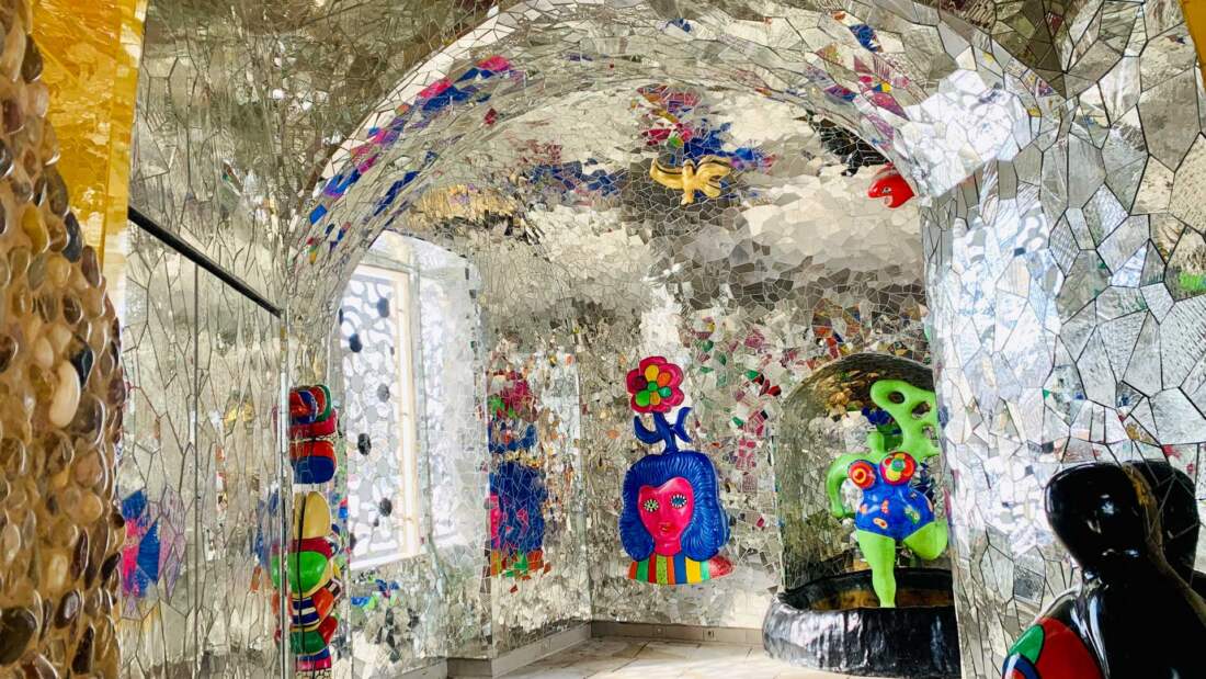 „Jaskyňa“ Od Niki De Saint Phalle